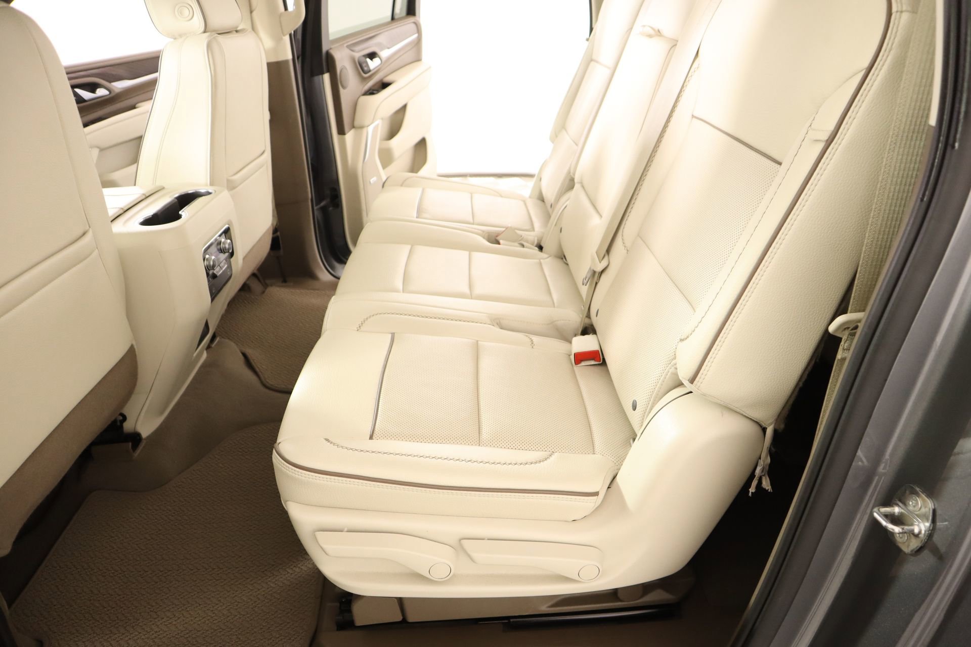 Used 2022 GMC Yukon XL Denali image 12