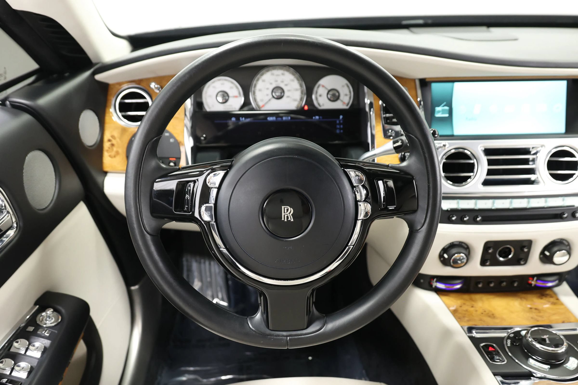 Used 2017 Rolls-Royce Wraith RWD image 33