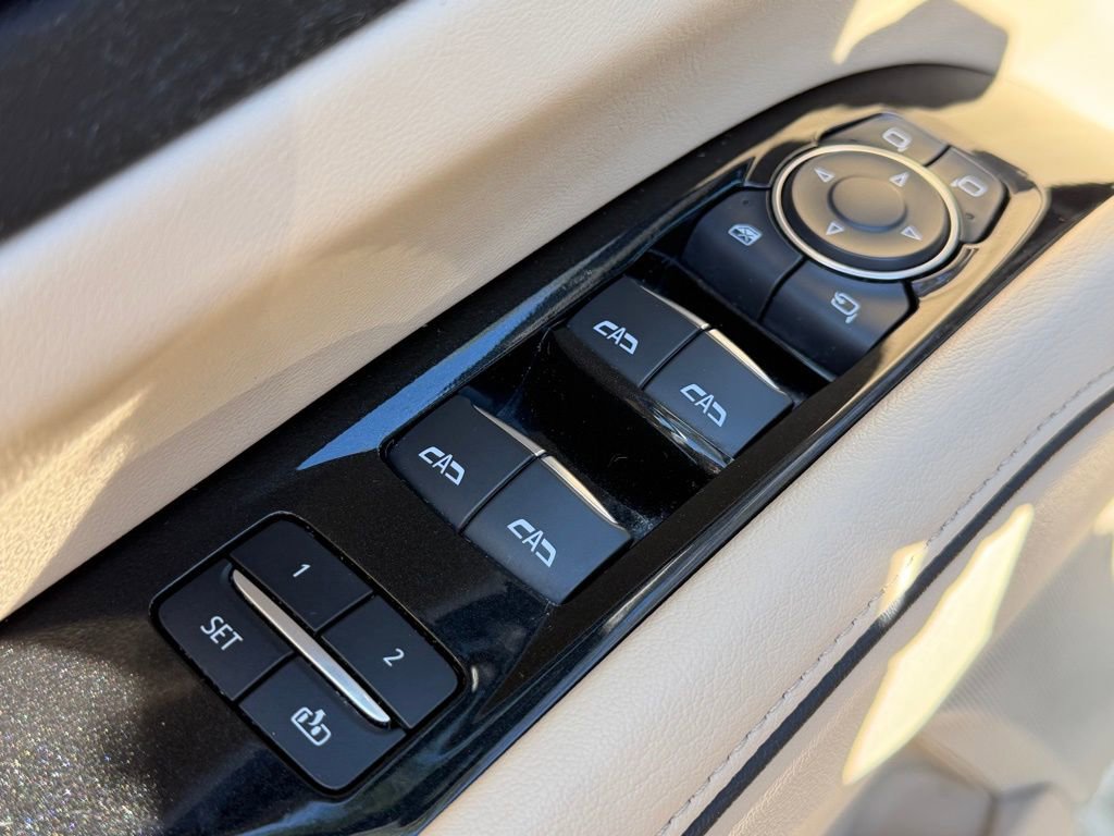 Used 2021 Cadillac Escalade Premium Luxury image 11