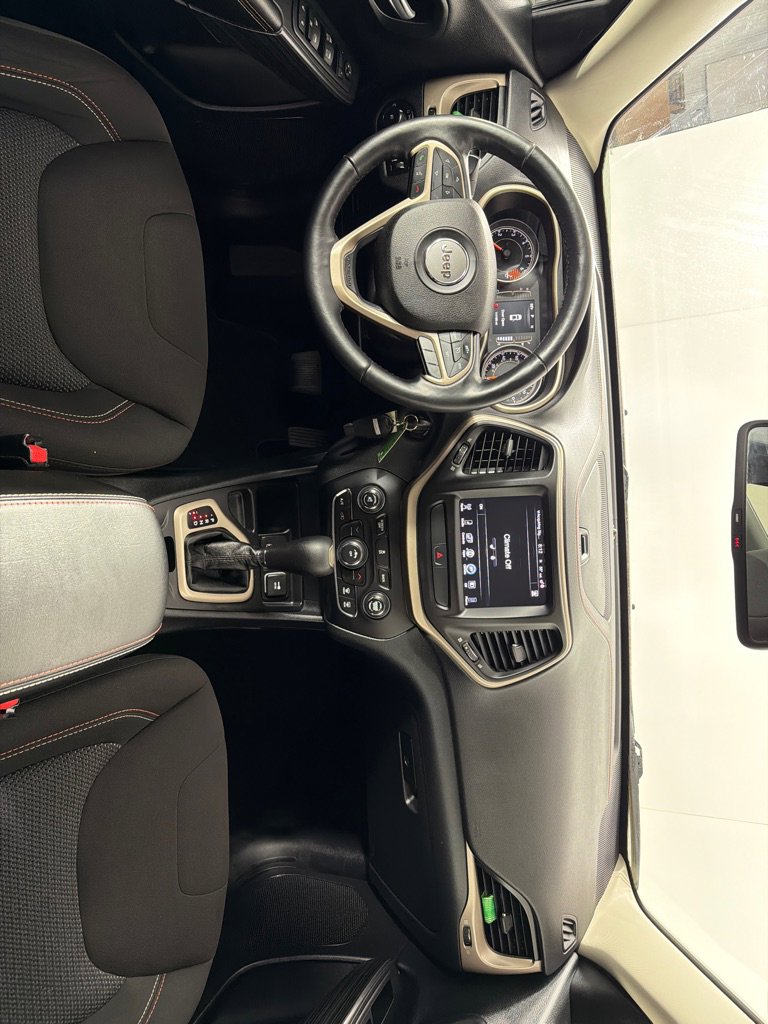 Used 2016 Jeep Cherokee 75th Anniversary image 27