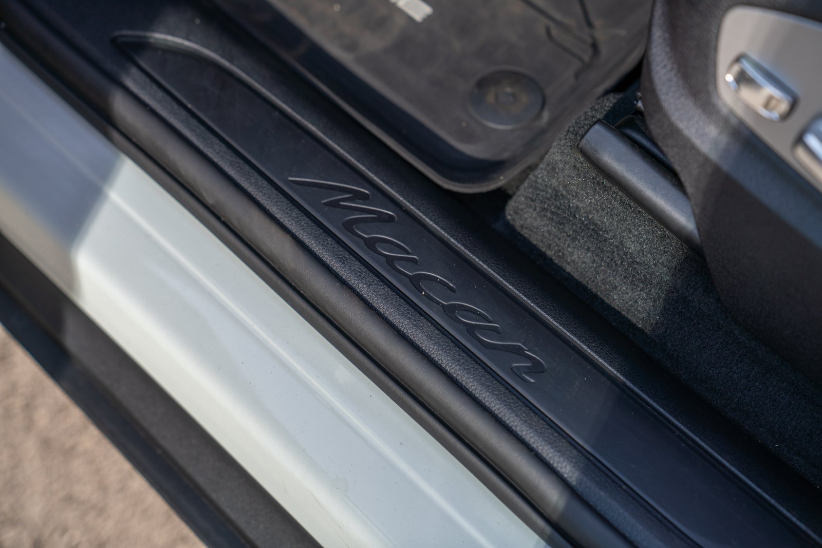 Certified 2026 Porsche Macan AWD/4WD image 12