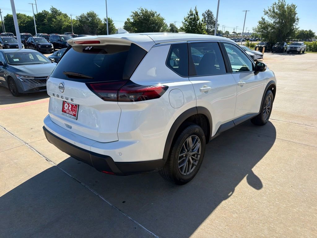 Used 2026 Nissan Rogue SV AWD/4WD image 5