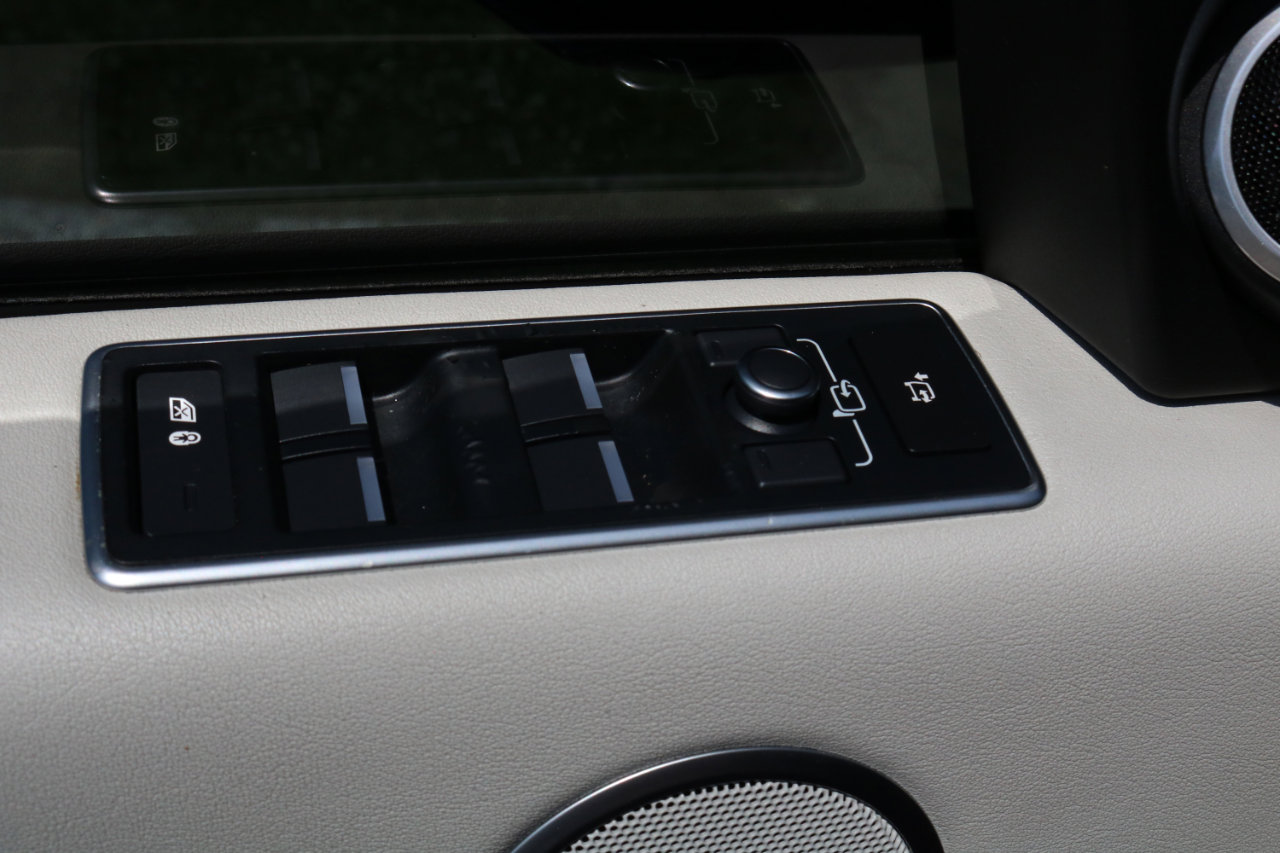 Used 2017 Land Rover Range Rover Supercharged image 21