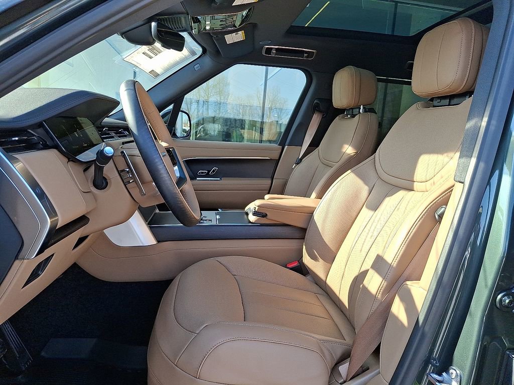 New 2026 Land Rover Range Rover Long Wheelbase SE image 9