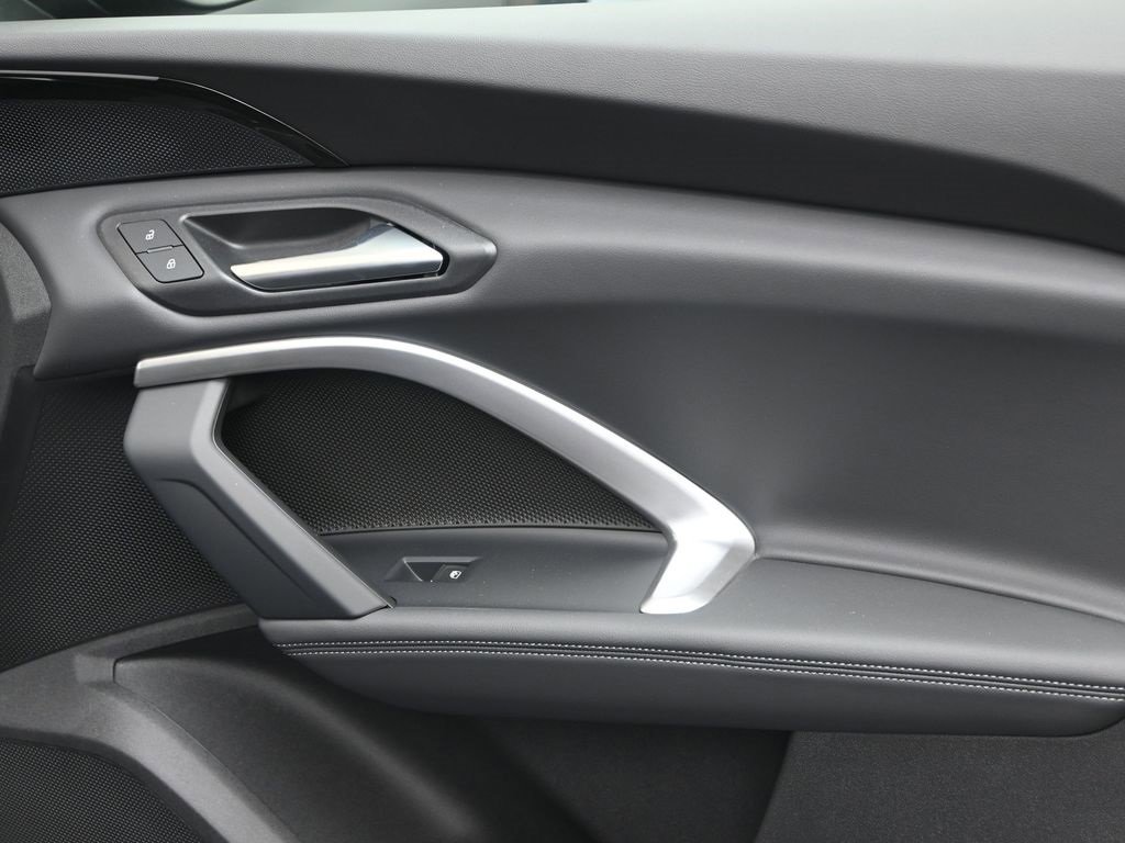 Used 2025 Audi Q5 2.0T Premium w/ Convenience Package image 11