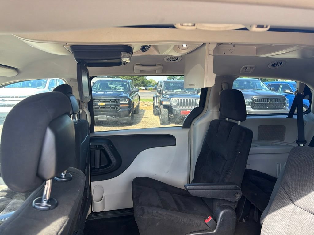 Used 2015 Chrysler Town & Country Touring FWD image 8