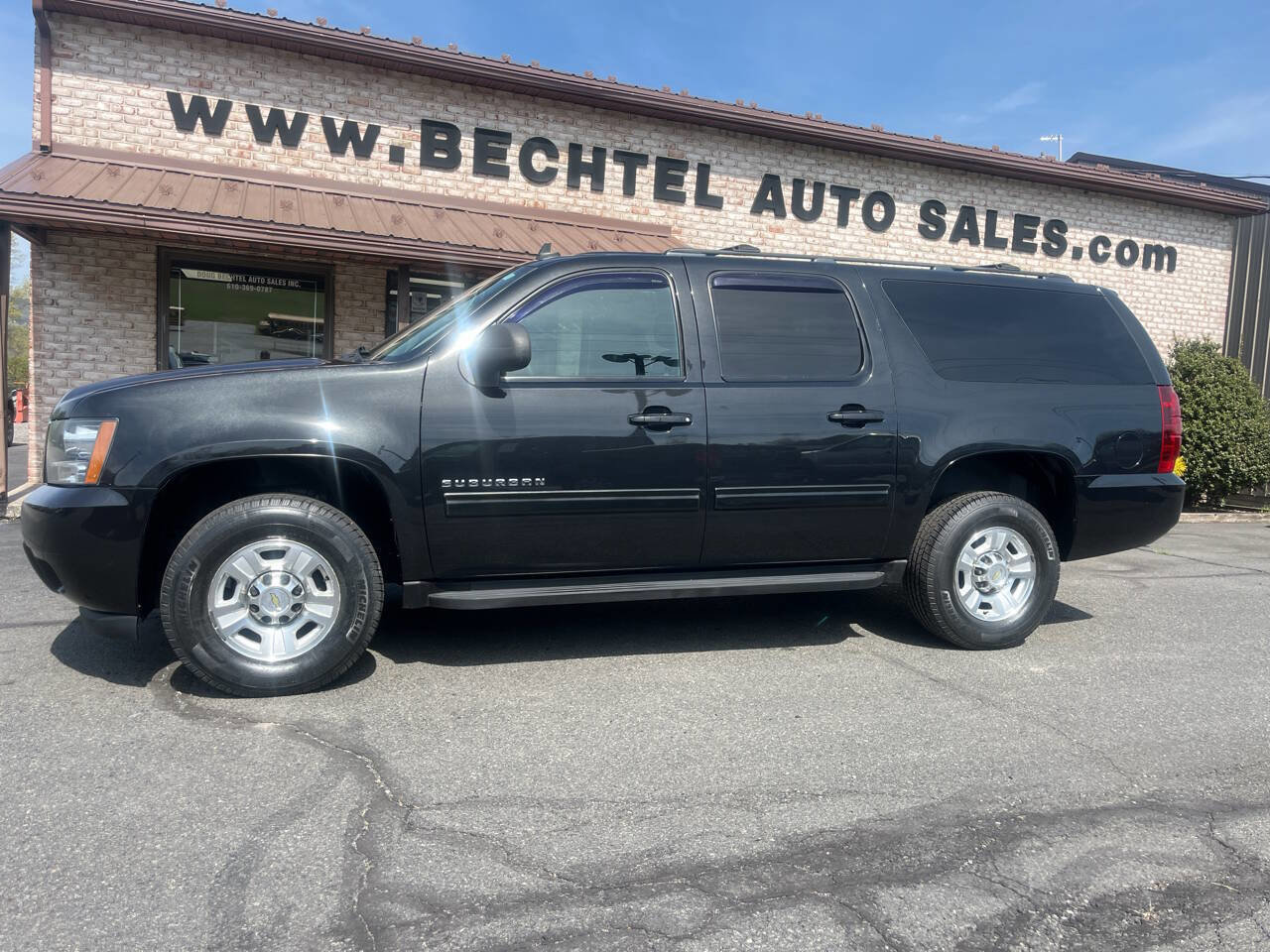 Used 2013 Chevrolet Suburban 2500 LS w/ Convenience Package 1
