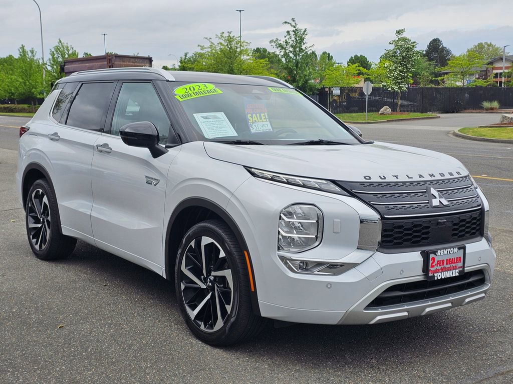 Used 2023 Mitsubishi Outlander SEL AWD/4WD image 3