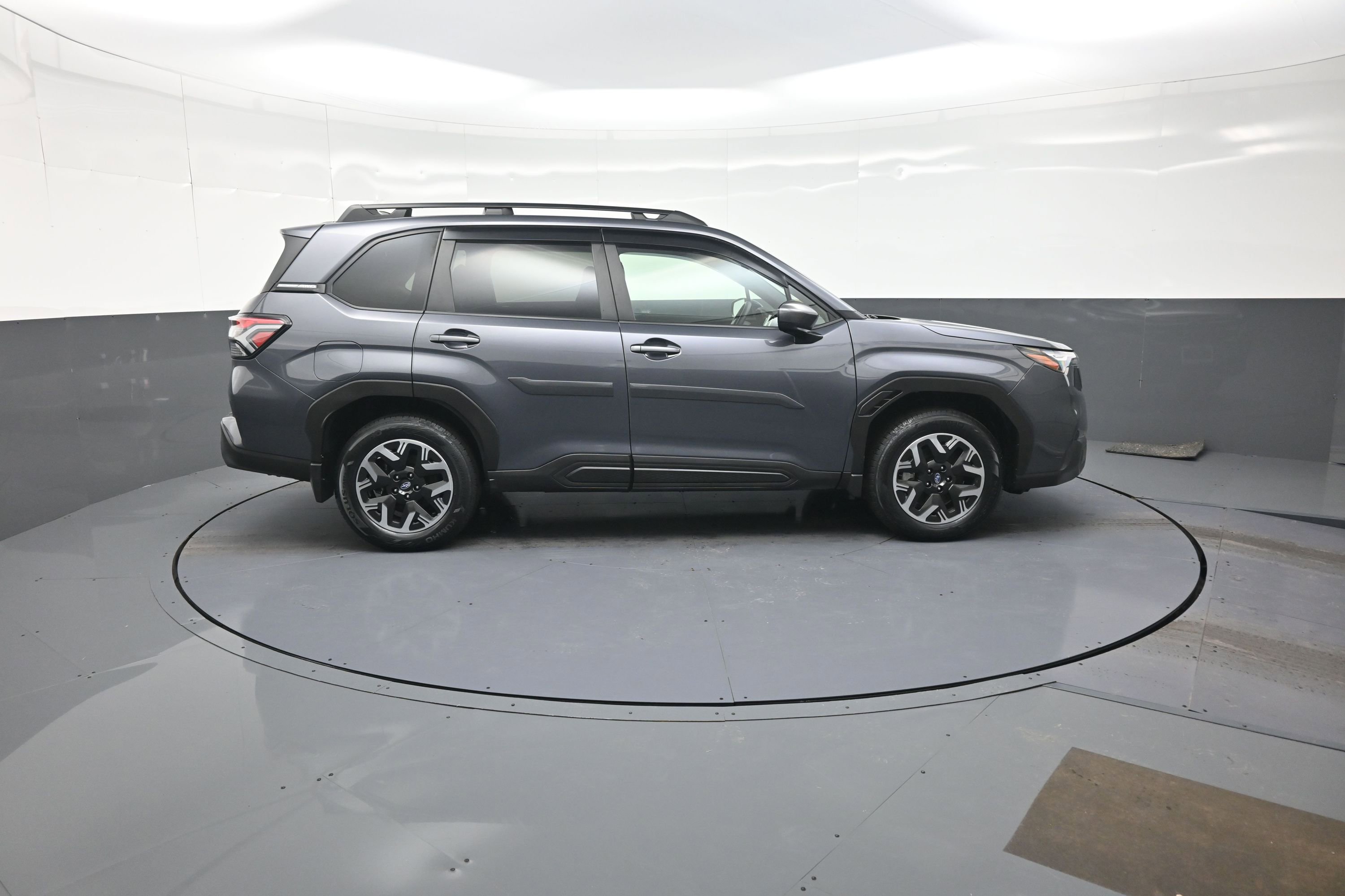 Used 2025 Subaru Forester Premium image 2