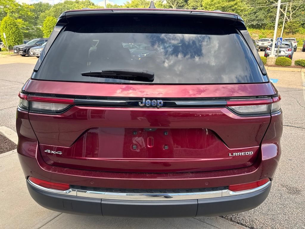 Used 2023 Jeep Grand Cherokee Laredo AWD/4WD image 3