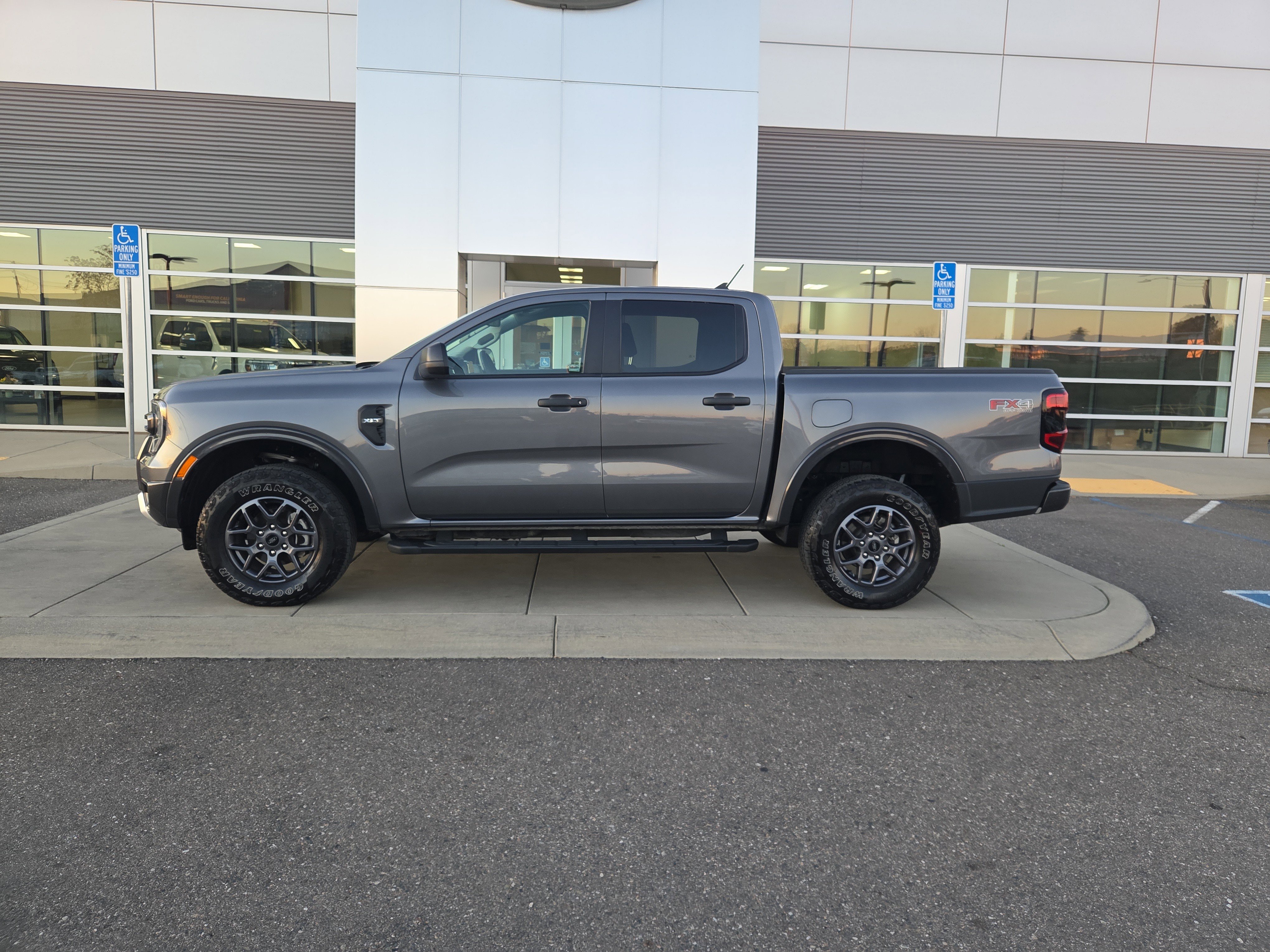 Used 2024 Ford Ranger XLT w/ FX4 Off-Road Package image 2