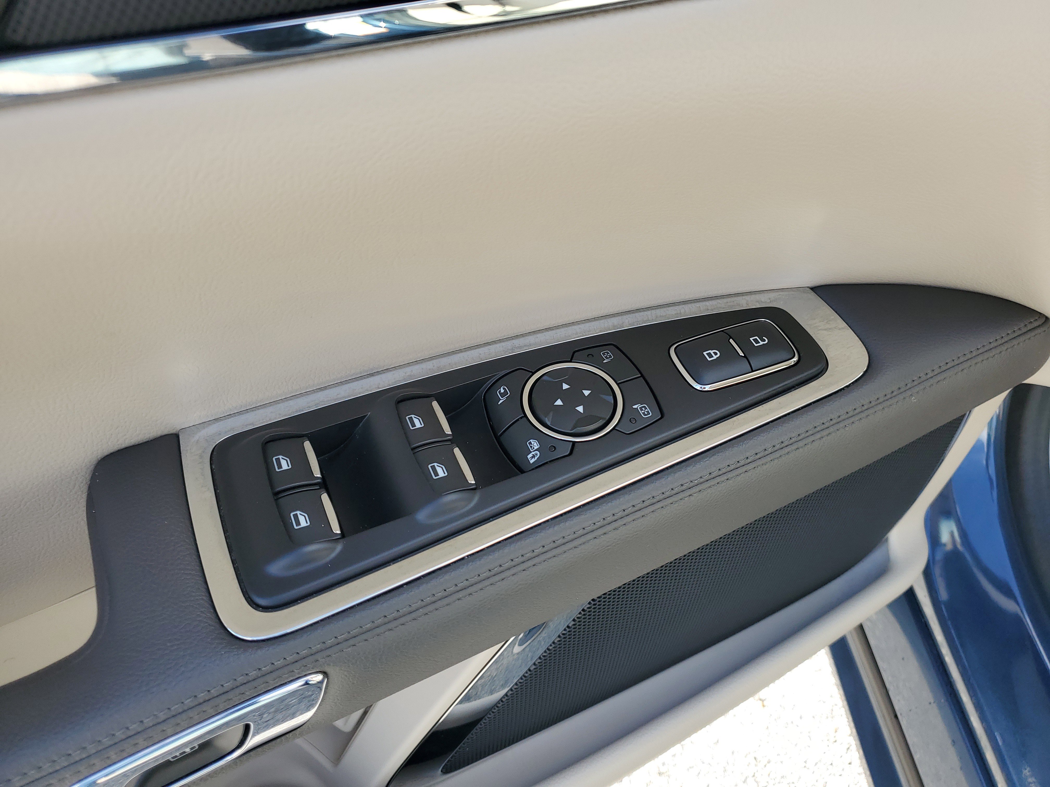 Used 2018 Lincoln Continental Premiere image 15