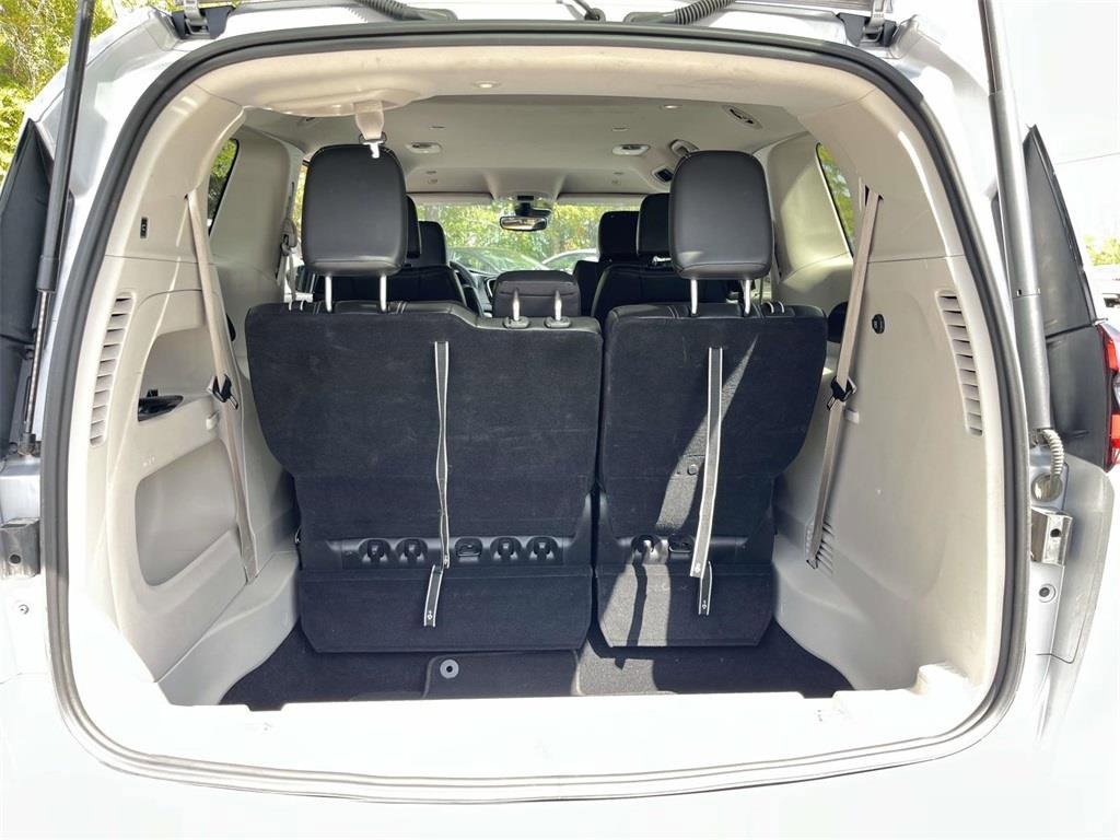 Used 2024 Chrysler Pacifica Touring-L image 8