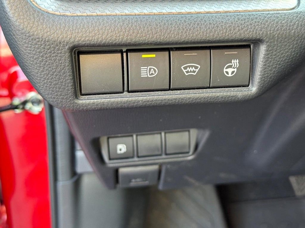 Used 2025 Toyota Prius XLE image 16