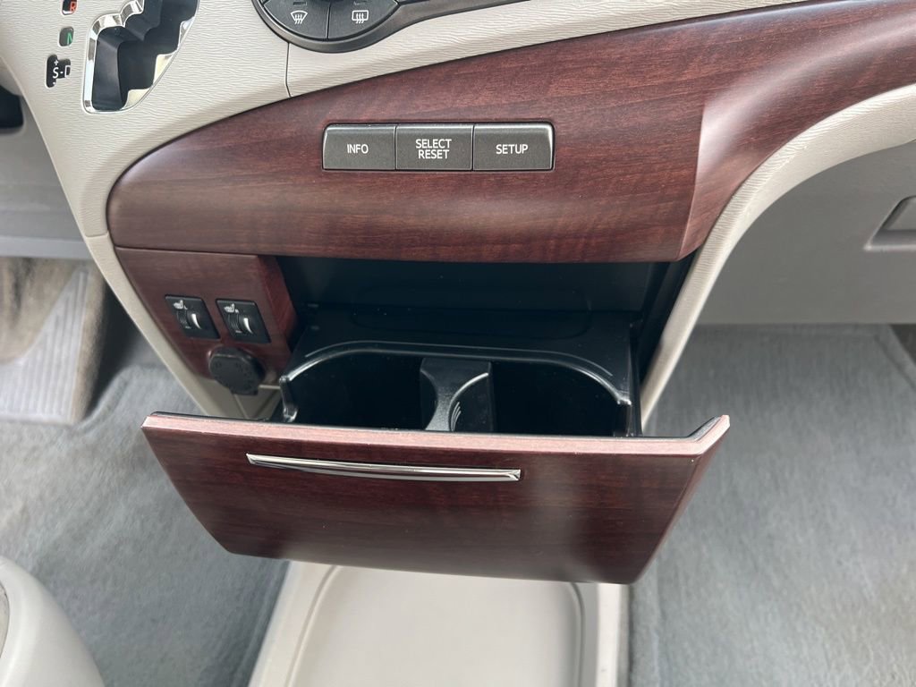 Used 2014 Toyota Sienna XLE image 48