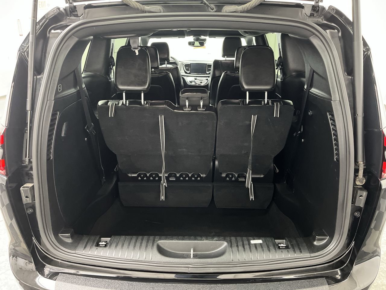 Used 2025 Chrysler Pacifica Select FWD image 28