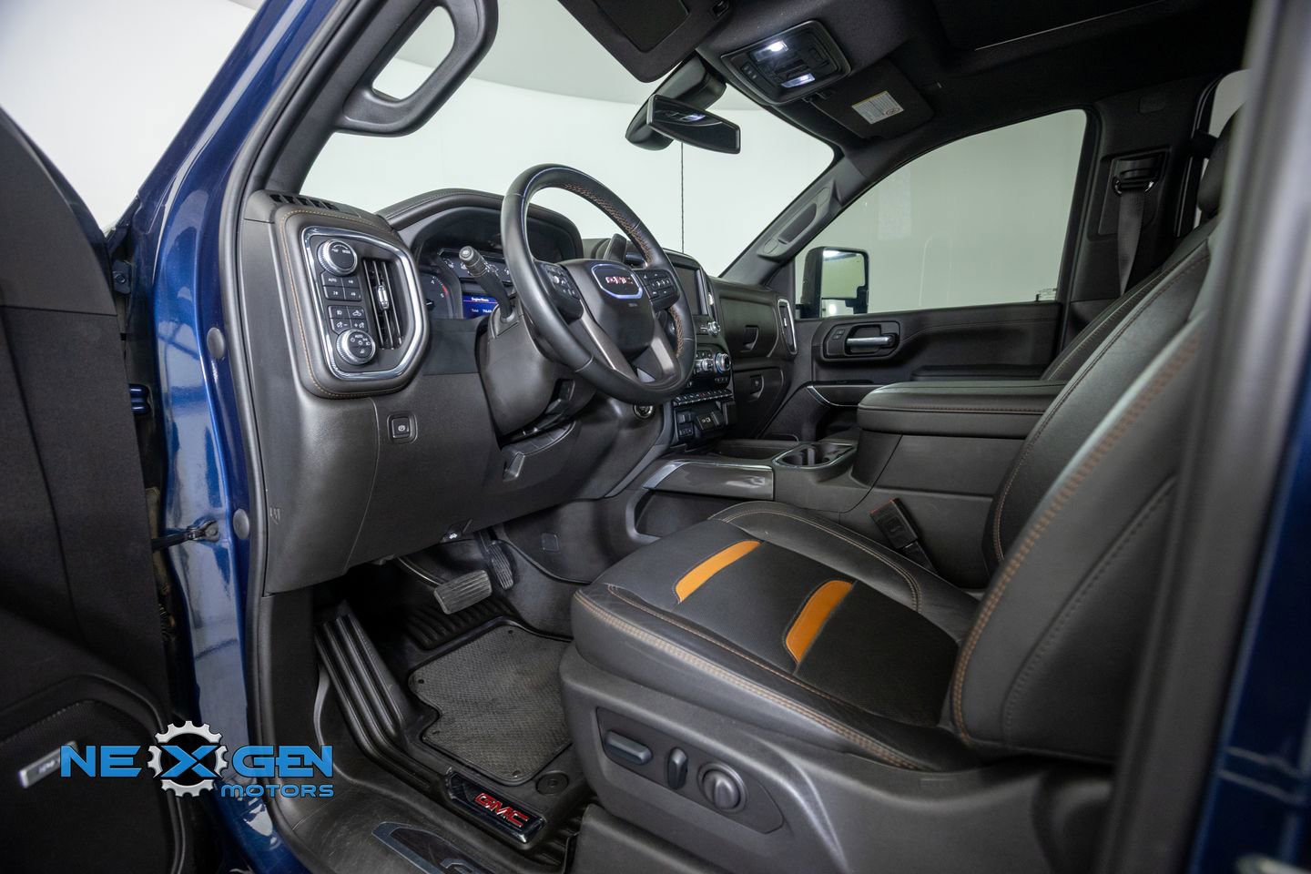 Used 2023 GMC Sierra 2500 AT4 w/ AT4 Preferred Package AWD/4WD image 10