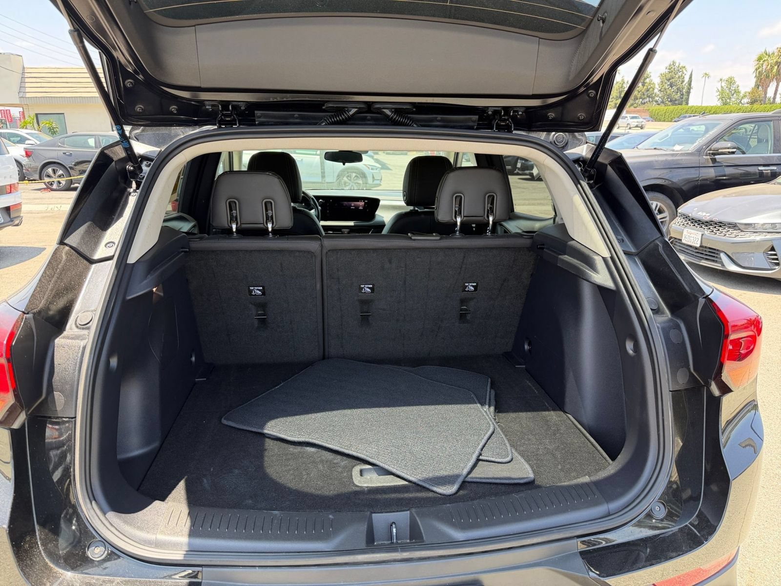 Used 2025 Buick Encore GX Preferred AWD/4WD image 30