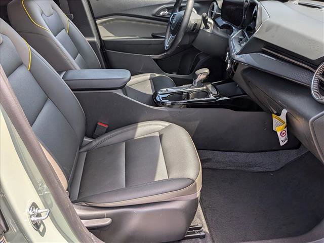 Used 2025 Chevrolet Trax ACTIV FWD image 19