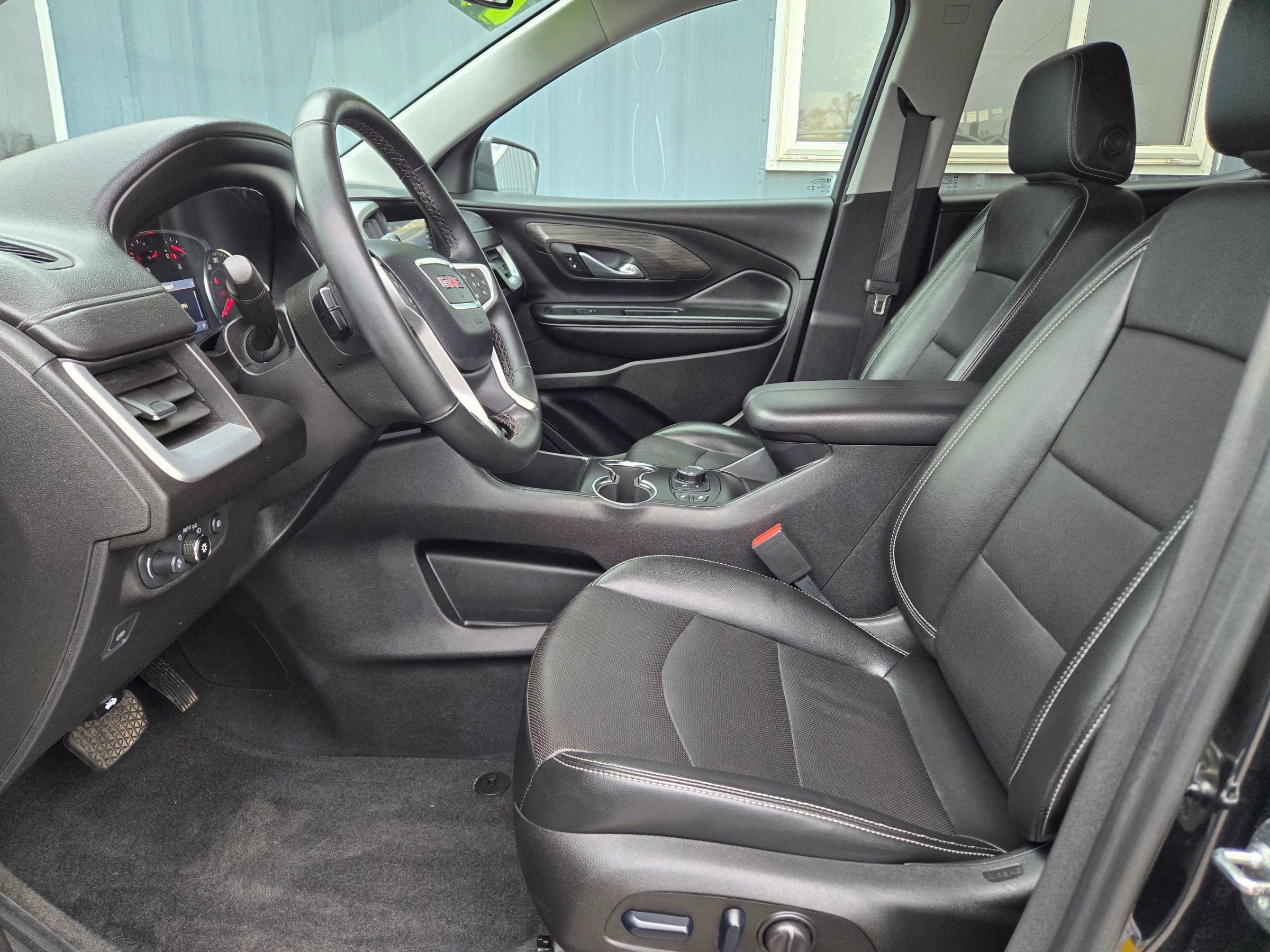 Used 2024 GMC Terrain SLT image 36