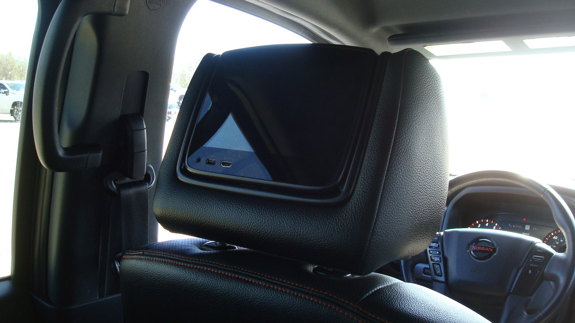 Used 2021 Nissan Titan PRO-4X w/ Pro-4x Convenience Package image 12