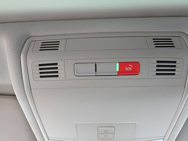 Used 2023 Volkswagen Tiguan SE w/ Panoramic Sunroof Package image 18