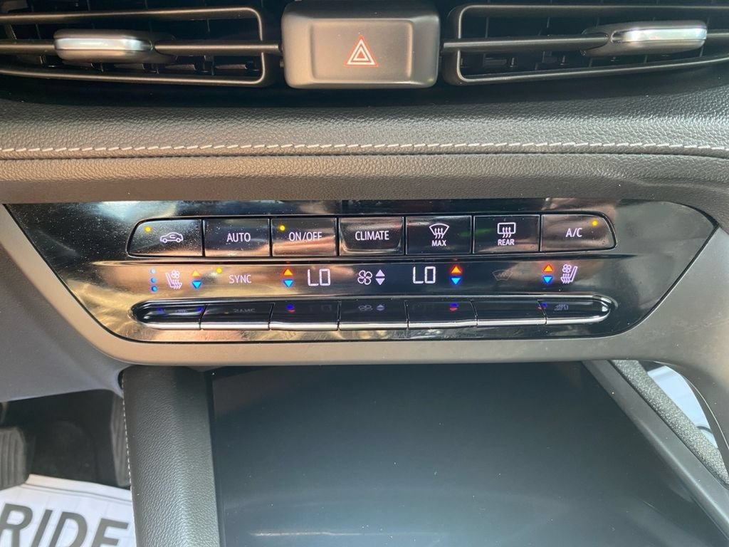 Used 2023 Buick Envision Avenir AWD/4WD image 23