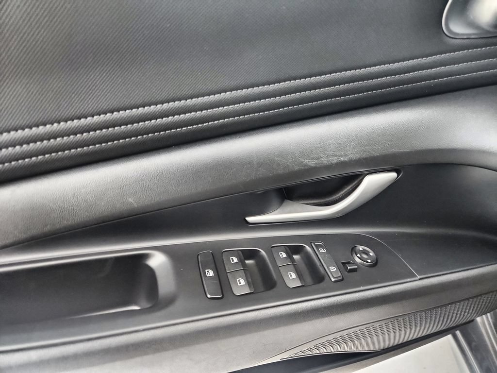 Used 2025 Hyundai Elantra SEL FWD image 23
