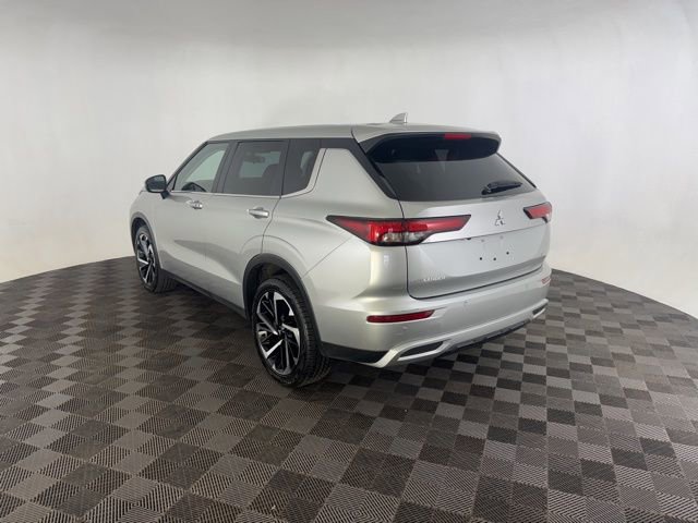 Used 2023 Mitsubishi Outlander SE AWD/4WD image 7