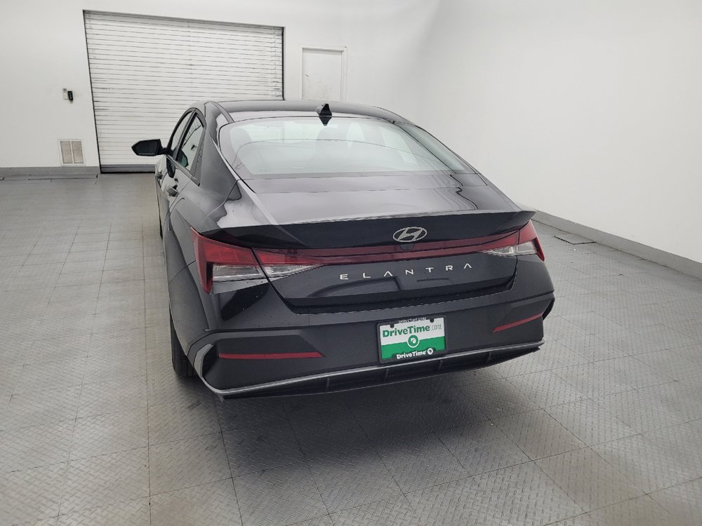 Used 2025 Hyundai Elantra SE FWD image 6
