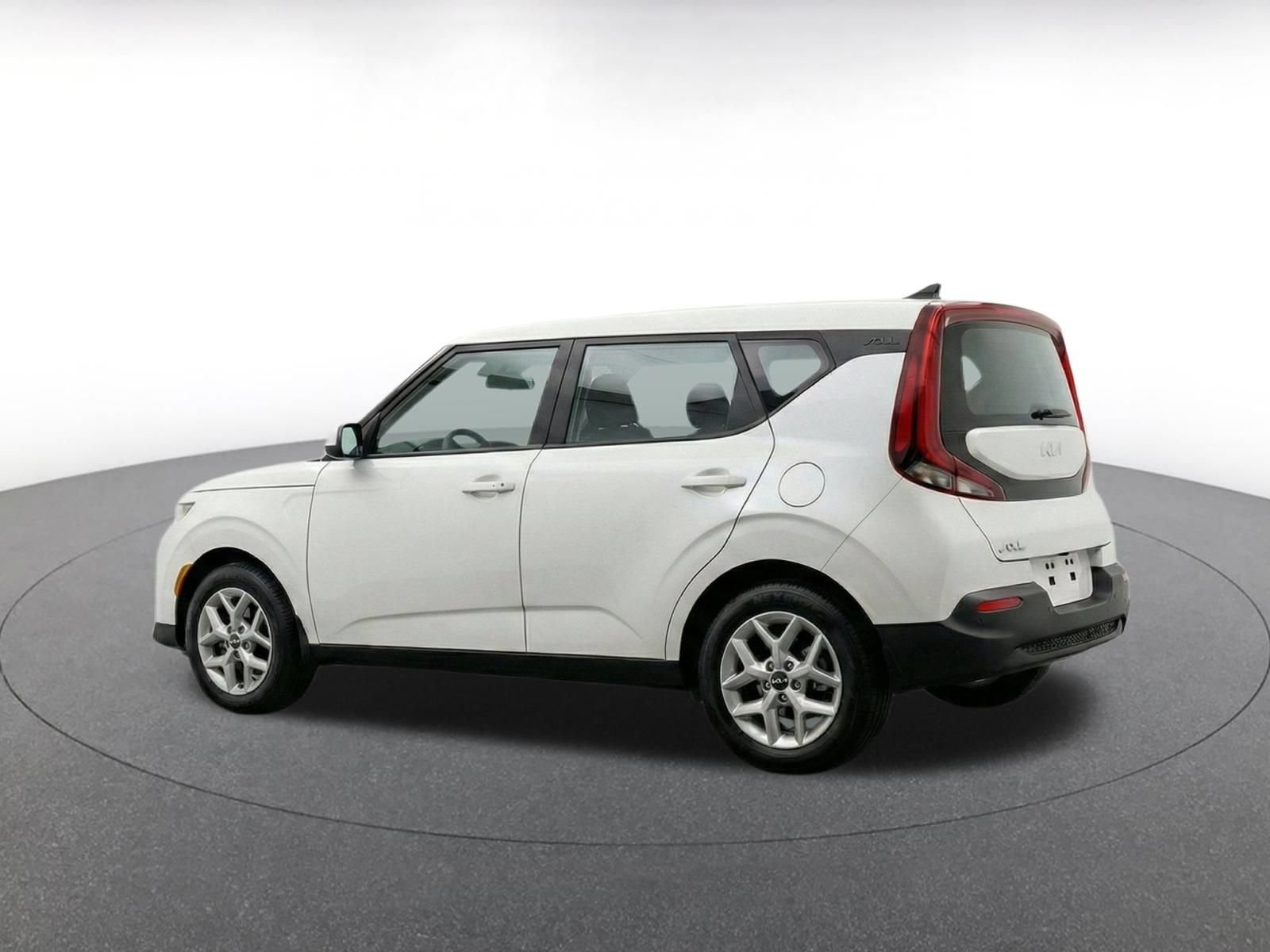 Used 2025 Kia Soul LX w/ LX Technology Package FWD image 7