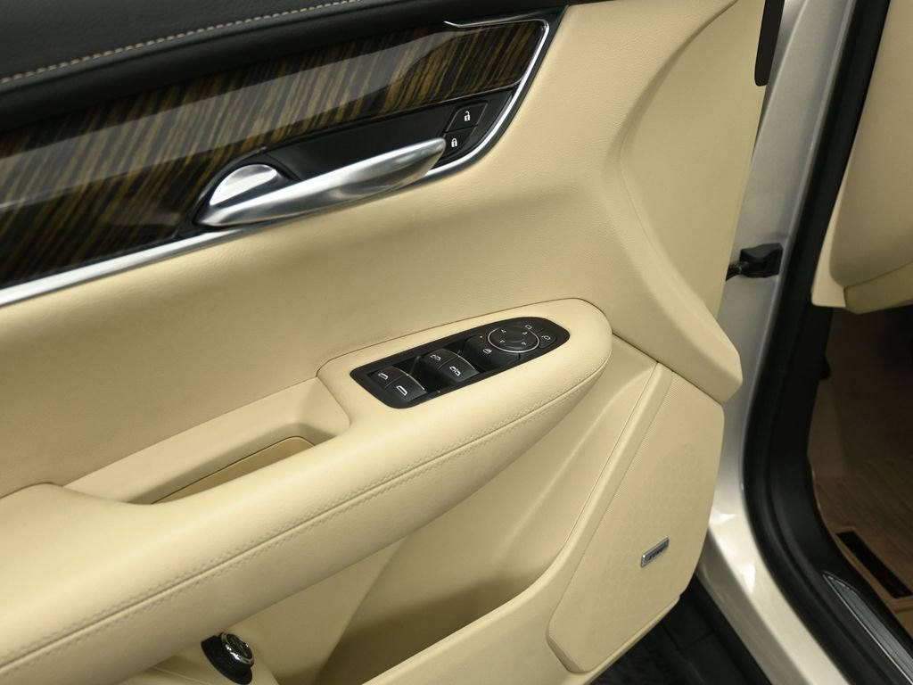 Used 2017 Cadillac XT5 FWD image 10