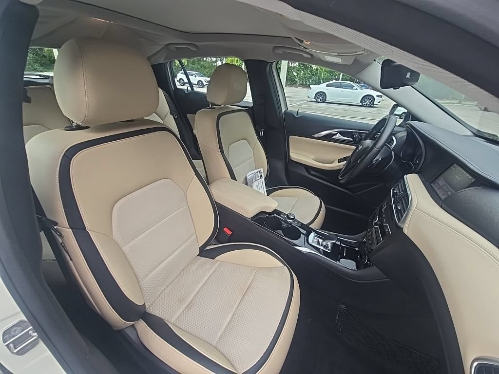 Used 2019 INFINITI QX30 w/ Navigation Package FWD image 34