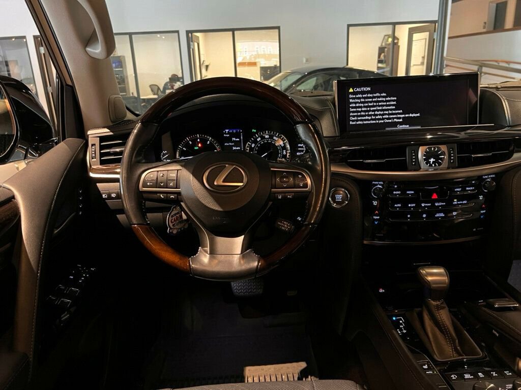 Used 2018 Lexus LX 570 4WD image 17