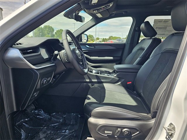 New 2025 Jeep Grand Cherokee L Altitude image 11