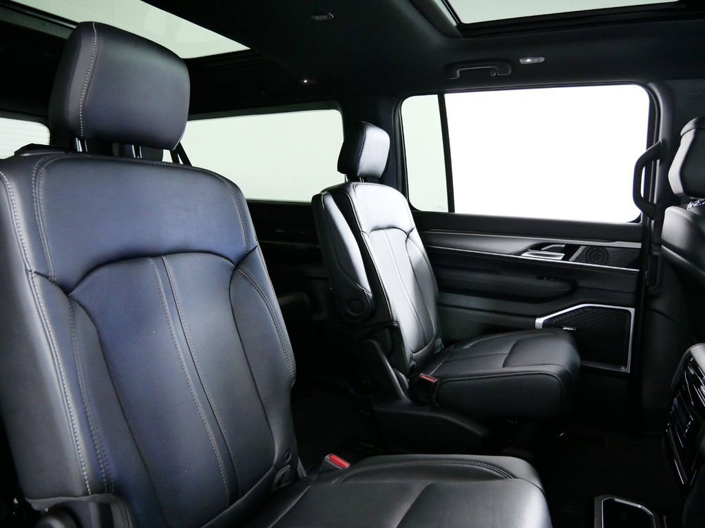 Used 2024 Jeep Wagoneer L Series II image 26