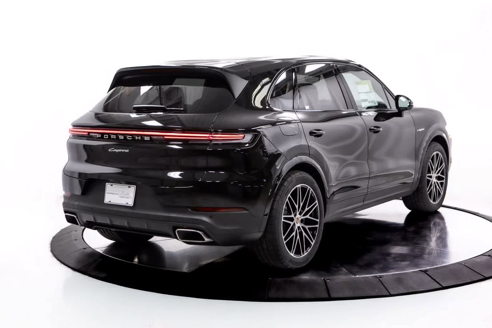 Certified 2025 Porsche Cayenne E-Hybrid AWD/4WD image 7