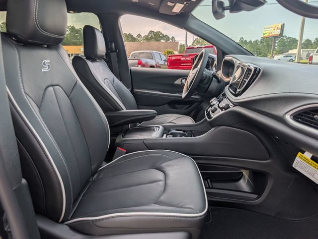 New 2027 Chrysler Pacifica Limited FWD image 31