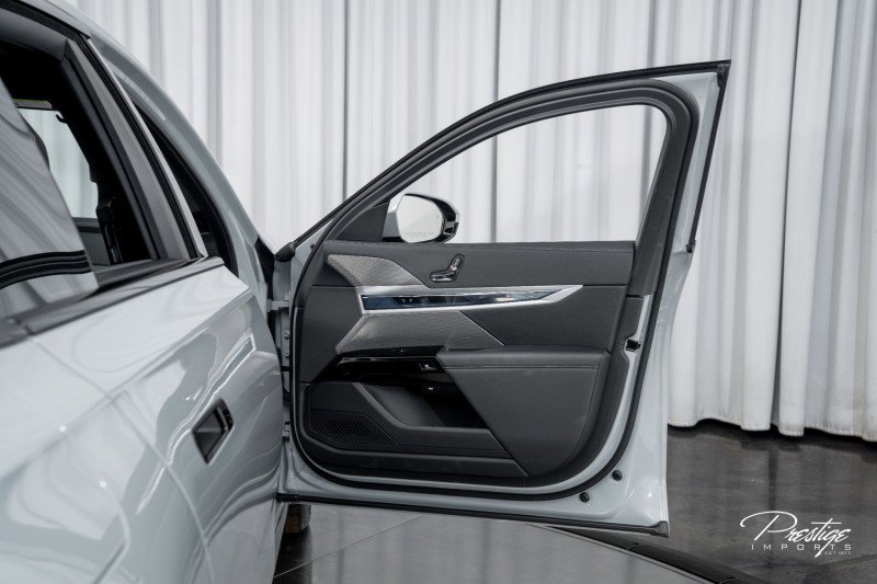 Used 2023 BMW 740i w/ Parking Assistance Package image 36