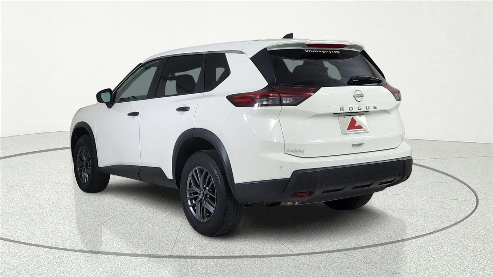 Used 2024 Nissan Rogue S FWD image 4