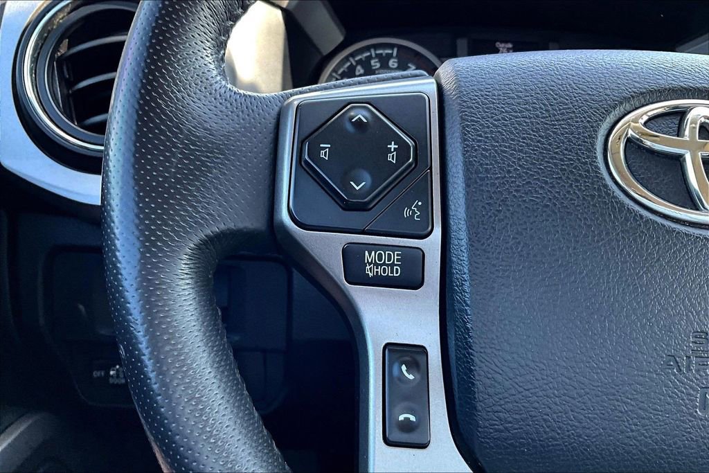 Used 2018 Toyota Tacoma SR5 RWD image 19