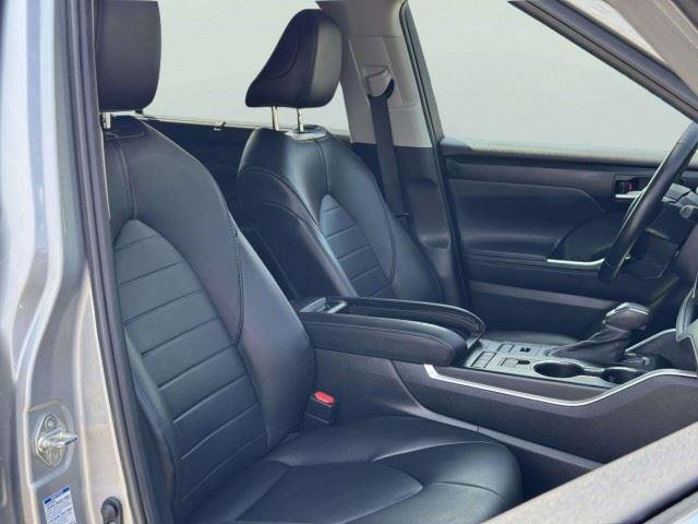 Used 2021 Toyota Highlander XLE AWD/4WD image 64