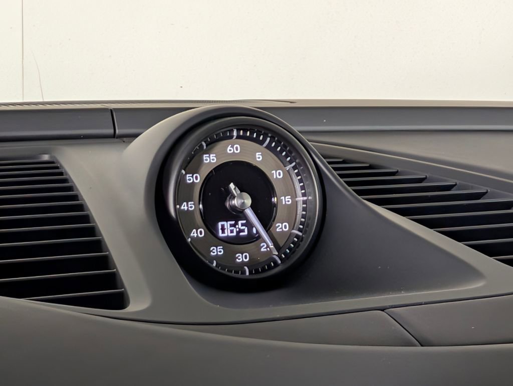 New 2026 Porsche Macan Turbo Electric image 30