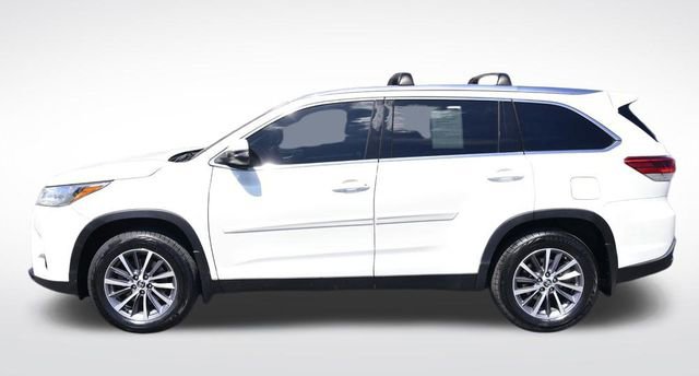 Used 2019 Toyota Highlander XLE image 2