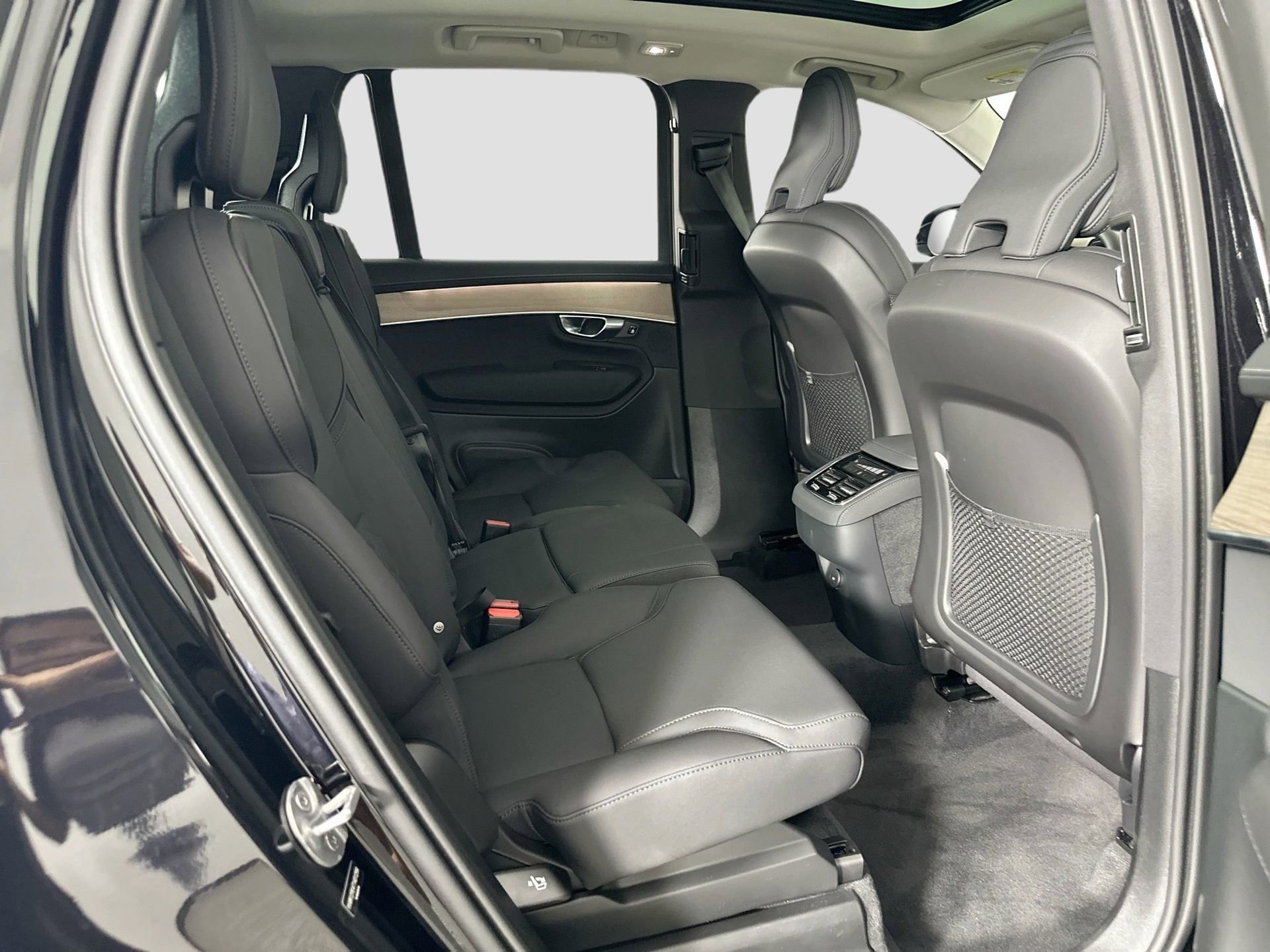 New 2026 Volvo XC90 B5 Plus w/ Protection Package Premier AWD/4WD image 25