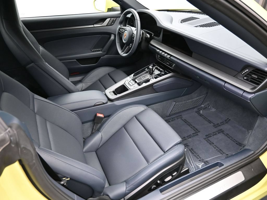 Certified 2025 Porsche 911 Carrera RWD image 9
