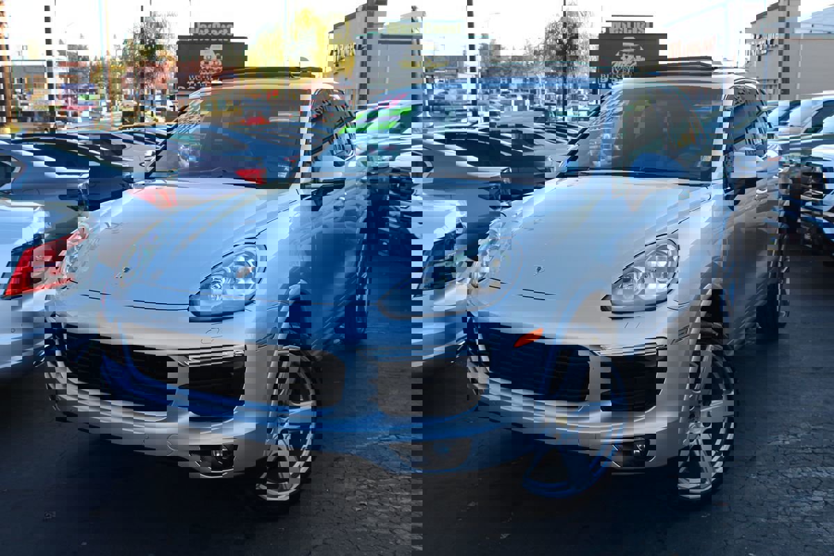 Used 2018 Porsche Cayenne Platinum Edition image 45