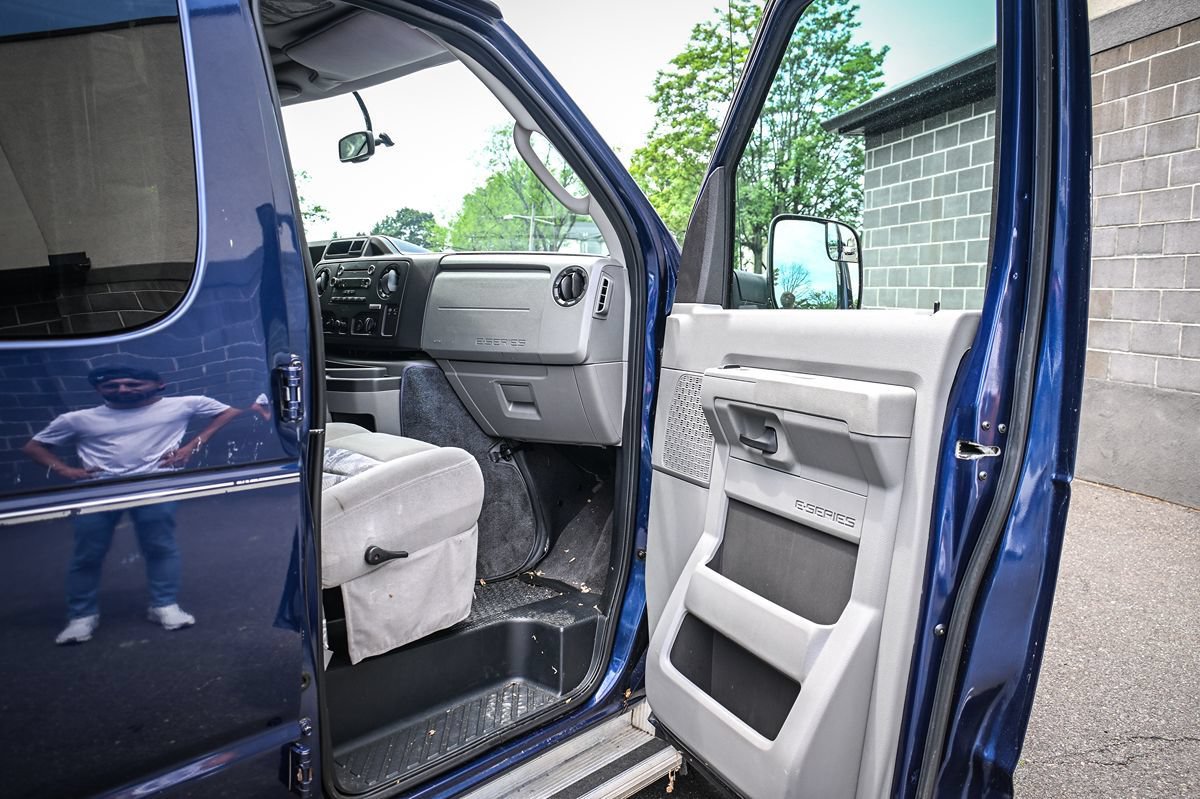 Used 2011 Ford E-150 and Econoline 150 w/ RV Plus Pkg RWD image 17