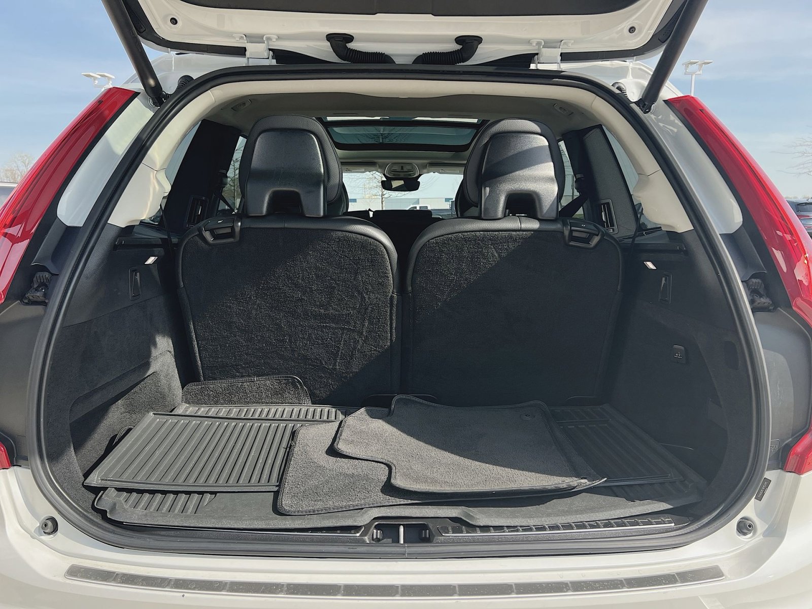 Used 2024 Volvo XC90 B6 Plus w/ Protection Package Premier image 27