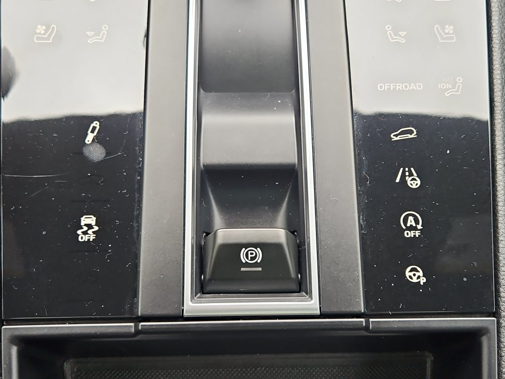 Certified 2023 Porsche Macan S AWD/4WD image 21